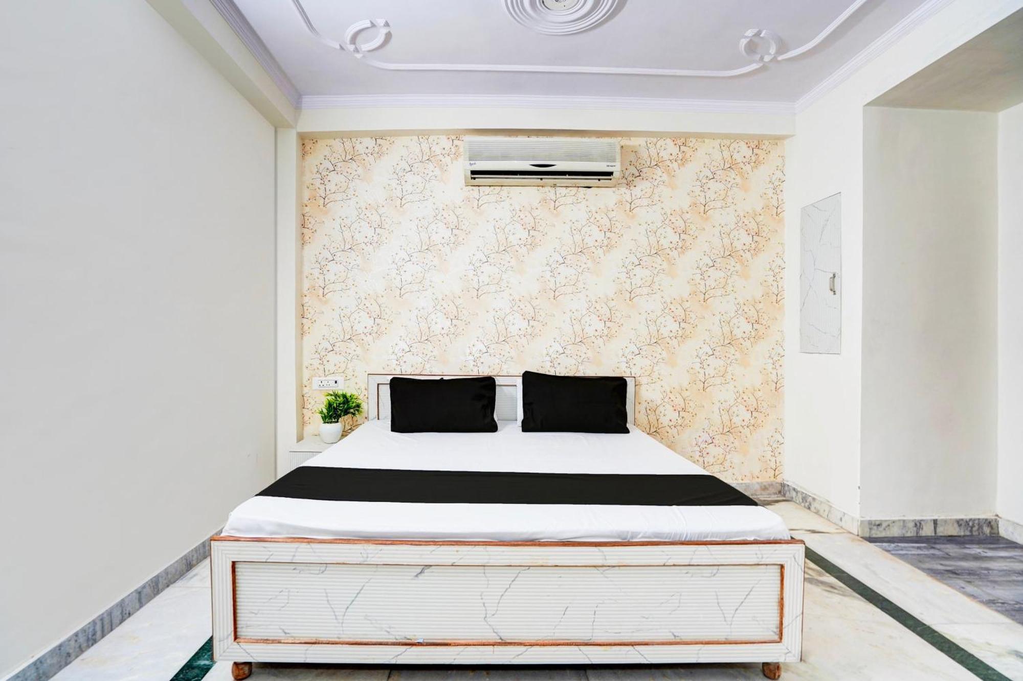 Hotel O The Royall Residency 3*